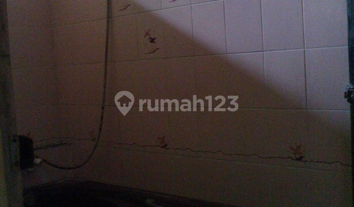 Disewakan rumah di pusat kota, 5 menit dari simpang lima, bebas banjir, air sumur tidak asin. 9