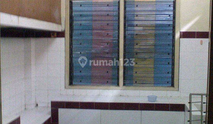 Disewakan rumah di pusat kota, 5 menit dari simpang lima, bebas banjir, air sumur tidak asin. 11