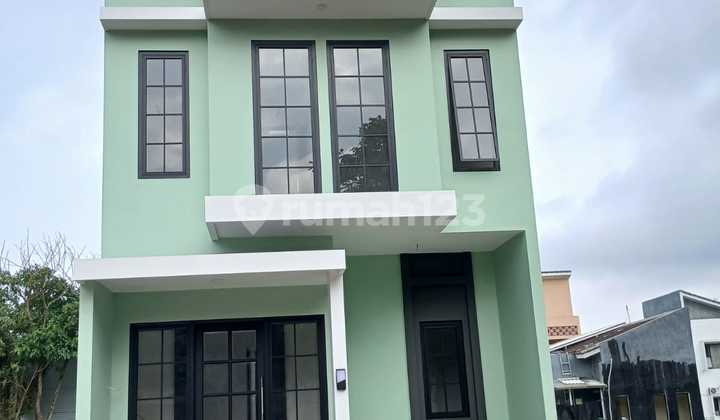 Rumah Dua Lantai Dekat Kampus Malang, di Kota Malang 