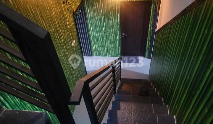 Rumah Mewah Modern Pinggir Jalan Raya Cipageran
