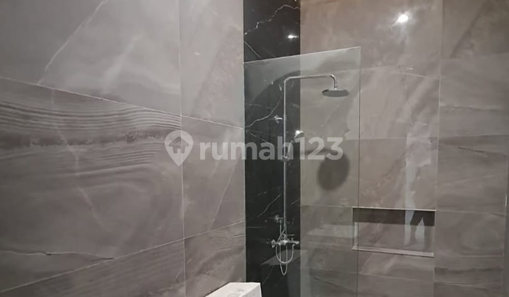 Rumah Bagus HGB Fullerton Crystal Golf Rafles Citraland Surabaya Dekat Pakuwon Indah Graha Family 2