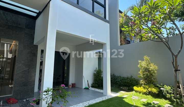 Rumah Dian Istana Park Avenue Dekat Graha Family Rosebay Pakuwon Mall 2