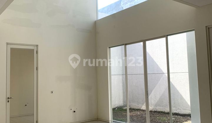 Raffles Fullerton Crystal Golf House in Citraland Near Ciputra Cita Hati Pakuwon Graha