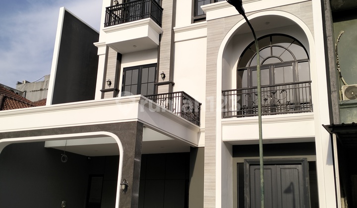 Rumah Mewah Citraland Taman Telaga Dekat G Walk Pakuwon Mall Sekolah Ciputra