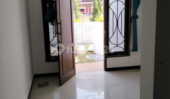 Villa Valensia House Near Pakuwon Mall House 2