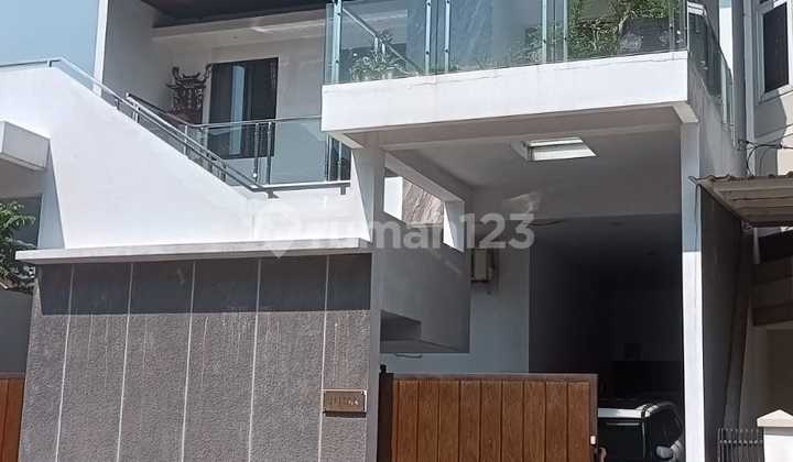 Dijual Rumah di Taman Surya