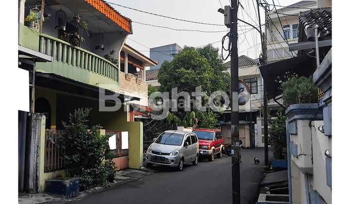 RUMAH 2 LANTAI DI TOMANG BERLOKASI STRATEGIS DENGAN LINGKUNGAN NYAMAN 2