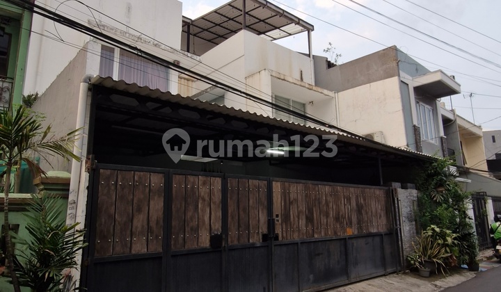 Rumah Jaksel Menteng Atas Bebas Banjir Selangkah Ke Mall Kokas Dan Stasiun Manggarai Harga Nego Sampai Deal. Rumah Jaksel Menteng Atas Bebas Banjir Selangkah Ke Mall Kokas Dan Stasiun Manggarai Harga Nego Sampai Deal.