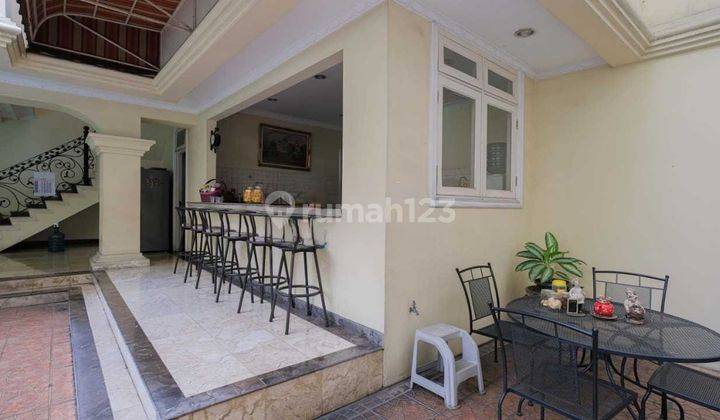 di Rumah Mewah Pondok Indah Jakarta Selatan 2