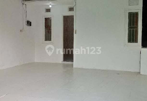 Dijual Rumah Lantai 2 Jalan 6 Meter di Ubung Kaja 2