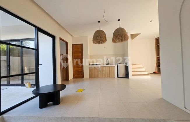 Brand New Modern Mediterranean Villa in Semer, Kerobokan Kelod 2