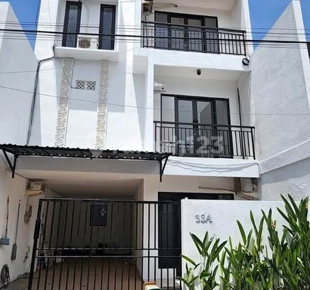 For Sale 3-Storey House in Padonan, Canggu