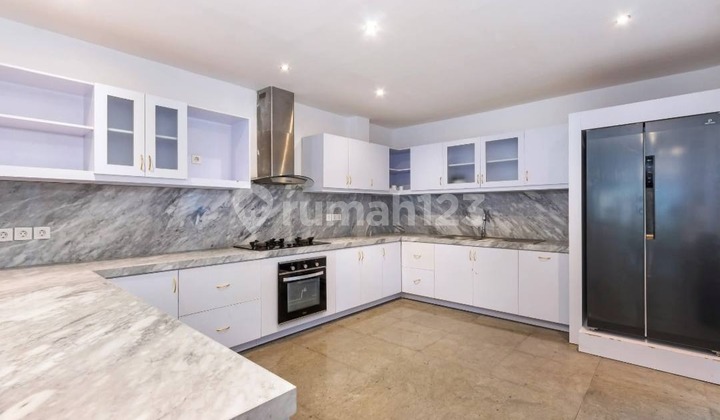 Freehold Beautiful Villa House Located on Jl Kunti 2 Seminyak 2