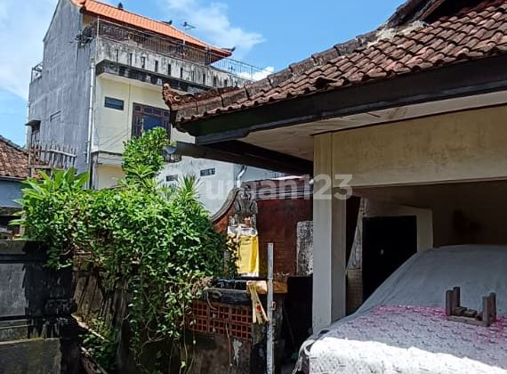 For Sale House on Gunung Seraya Street, Padang Sambian Kelod 2