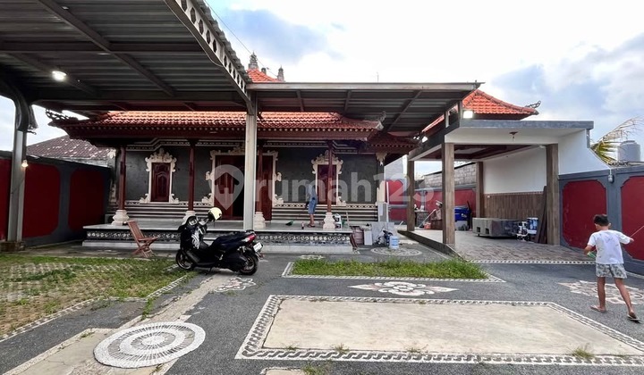 Affordable 355m2 House in Cekomaria with 12-Car Garage, West Denpasar