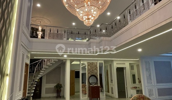 Rumah Megah Pusat Kota Gatsu Tengah Jalan 8 Meter Rumah Megah Pusat Kota Gatsu Tengah Jalan 8 Meter