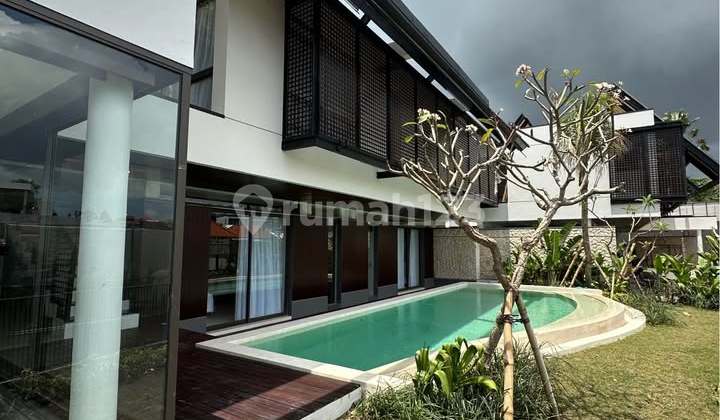 Villa Mewah Modern Tropis Pusat Canggu 