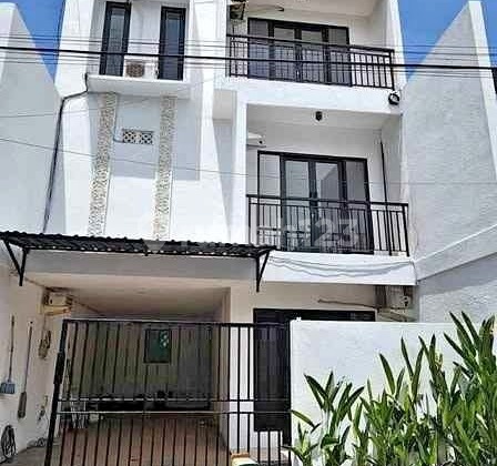 For Sale Cheap 3-Story House Location Tibubeneng