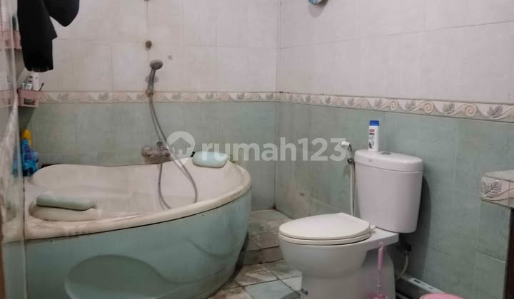 Di Jual Rumah Lantai 3 di Dalung Perbatasan Tibubeneng 2