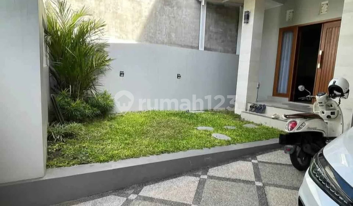 Minimalist Modern House in West Denpasar, Monang Maning Area 2