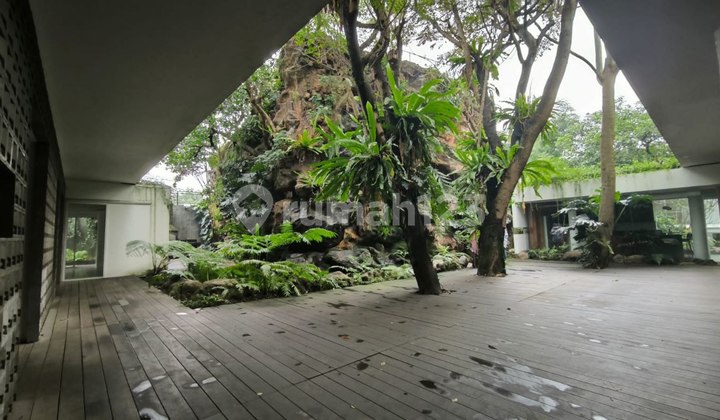 Luxury Residence with Lush Garden & Courtyard in Tanah Teduh 2
