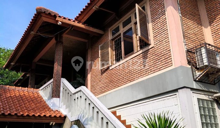 Rumah Luas & Asri Seperti Villa di Cirendeu 2