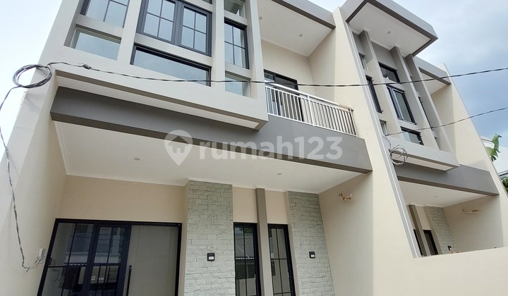 Rumah Baru 2 Lantai Perumahan Wisma Mukti - Klampis Jaya, Surabaya Timur. Strategis Dekat Raya Merr - Arief Rahman Hakim - Kertajaya Indah - Manyar Kertoarjo - Dharmahusada Indah - Galaxy Mall - Kampus Unair, Dll.