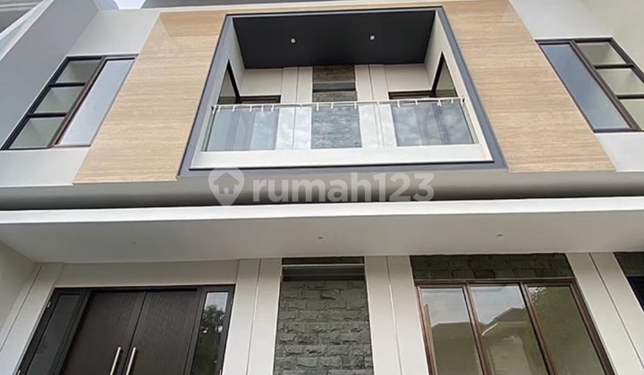 New 2-Story House in Citraland Surabaya Near Gwalk Citraland - Ciputra School - Telaga Utama Commercial Center - Niaga Gapura Commercial Center - West Radial Road, Etc.