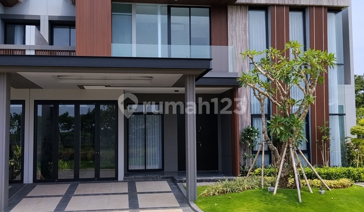 Luxurious 2-Story House with Swimming Pool in Grand Cayman - Pakuwon City, East Surabaya. Furnished Interior. Close to Pakuwon City Mall, Shanghai Park, Widya Mandala - Its Campus, Kertajaya Indah Main Road, Merr Dharmahusada Indah Galaxy Mall, Araya 1 / Araya I.
