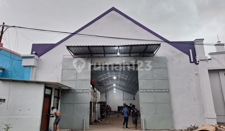 Kalimas West Warehouse, Krembangan - Pabean Cantian, North Surabaya. Strategically located near the Old Town Commercial Center of Kembang Jepun - Rajawali - Nyamplungan - Kebalen - Pesapen - Tanjung Perak, etc. Kalimas West Warehouse, Krembangan - Pabean Cantian, North Surabaya. Strategically located near the Old Town Commercial Center of Kembang Jepun - Rajawali - Nyamplungan - Kebalen - Pesapen - Tanjung Perak, etc.