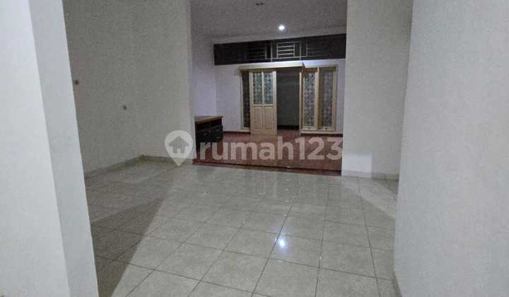 2-Storey Ready-to-Occupy House at Pantai Mentari, East Surabaya. Wide Street Row for 4 Cars. Close to Raya Kenjeran - Pakuwon City - Merr Dharmahusada Indah, etc.
