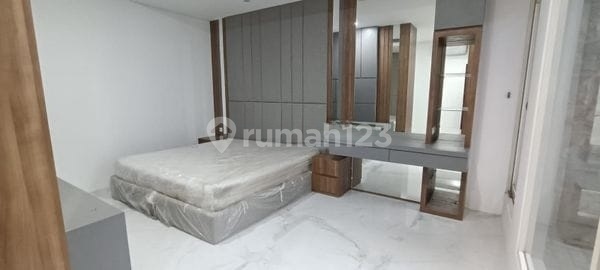 Rumah 2 Lantai Graha Famili, Surabaya Barat. Siap Huni Semi Furnished. Dekat Dian Istana - Citraland - Bukit Darmo Golf - Pakuwon Indah - Pakuwon Mall, Dll. 2