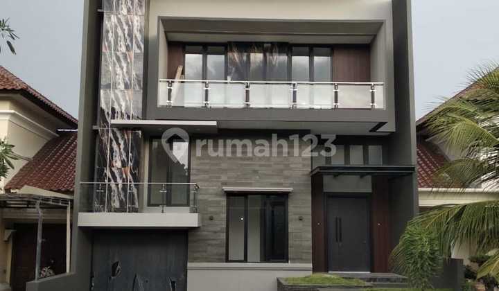 Rumah Baru Modern Minimalis 2,5 Lantai Citraland Utama, Surabaya Barat. Dekat Sekolah Ciputra, Komersial Area Raya Telaga Utama Citraland (Super Indo, Restoran Padang Payakumbuah, Mimi School, Dll)