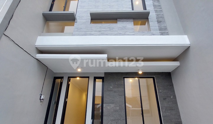 Rumah Baru 2 Lantai Klampis Semolo, Merr, Surabaya Timur. Dekat Raya Merr - Hokky Supermarket - Arief Rahman Hakim - Raya Kertajaya Indah - Dharmahusada Indah - Galaxy Mall, Dll. 2