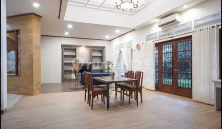 Rumah Mewah 2 Lantai Di Perumahan Elit Margorejo Indah, Surabaya Selatan.\\nstrategis Dekat Raya Jemursari - Prapen - Tenggilis - Kendangsari - Jagir Wonokromo - Ahmad Yani, Plaza Marina, Dll. 2