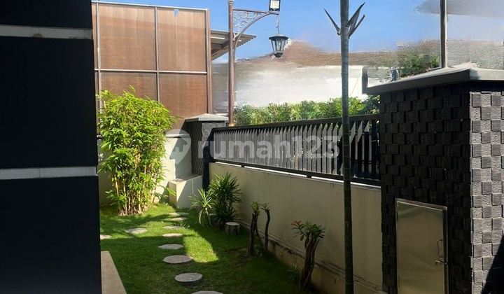 Rumah 2 Lantai Siap Huni Darmo Permai Bavarian Village, Surabaya Barat. Dekat Raya Darmo Permai - Mayjend Jonosewojo - Hr. Muhammad - Sukomanunggal - Satelit - Pakuwon Mall - Graha Famili, Dll. 2