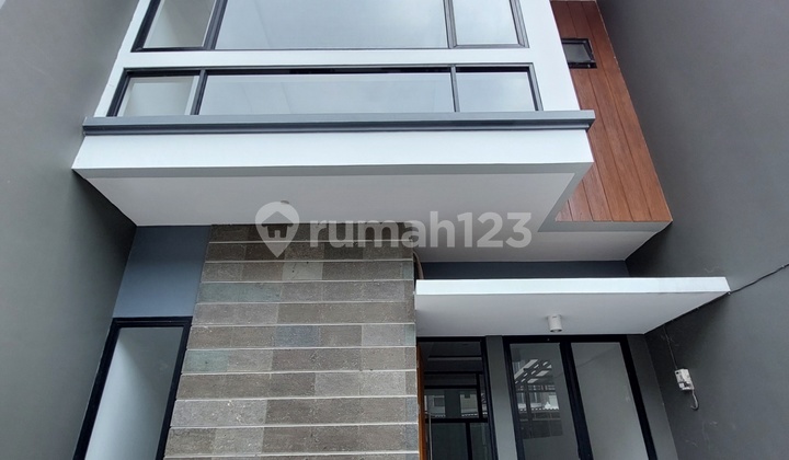 For Sale New 2-Story House in Klampis Semolo, East Surabaya. Strategically located near Merr Raya Dharmahusada Indah - Kertajaya Indah - Hokky Supermarket Fruits - Galaxy Mall - ITS Campus - Unair Campus - Manyar Kertoarjo - Klampis Jaya, etc. 2