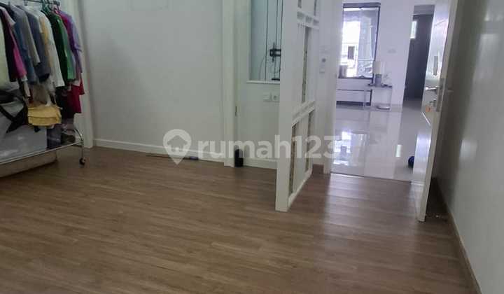 Dijual cepat rumah hoek cluster Goldfinch the spring summarecon serpong lokasi dekat club house 2