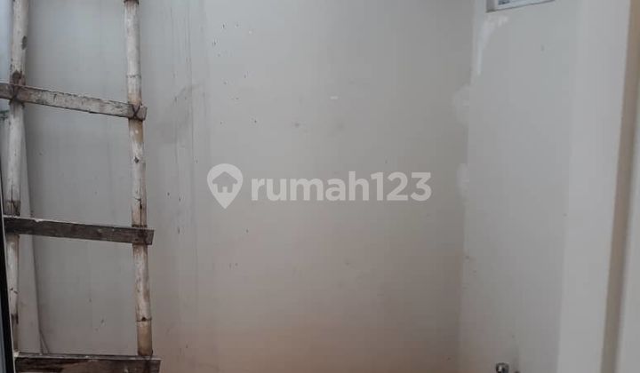 For Rent Malibu Gading Serpong House in Neat Condition, Ready to Occupy, Newly Repainted. Kitchen Set Already Available, Can be Rented Per Year. 2