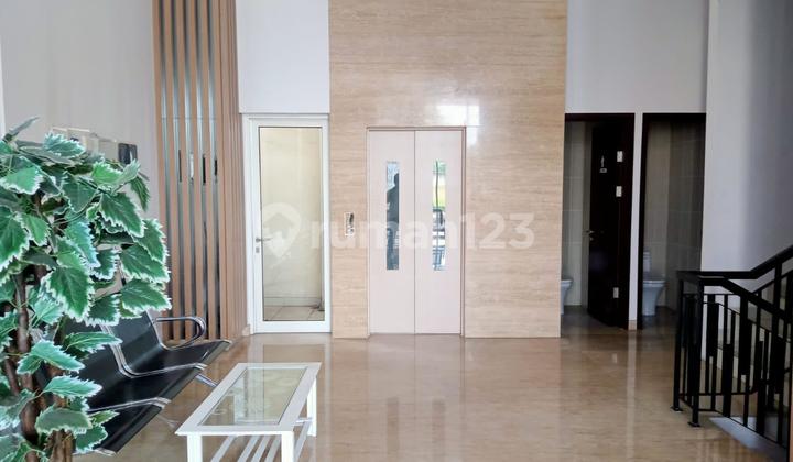 For quick rent: Foresta Business Loft BSD, 5-story building with elevator and AC, ready for office use. For quick rent: Foresta Business Loft BSD, 5-story building with elevator and AC, ready for office use.