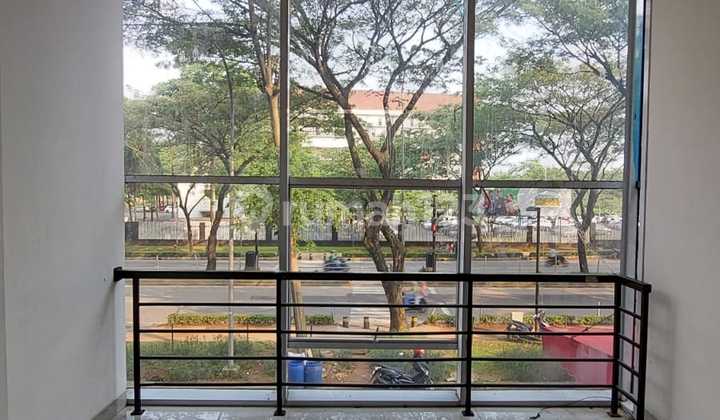 For immediate rent: Icon Business Park BSD shop house, 3 floors, strategic location in front of Atma Jaya BSD campus.