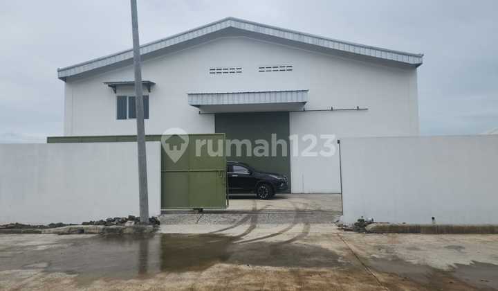 Warehouse for rent in East Balaraja near Toto factory, unit ready to use and newly built, neat and clean.