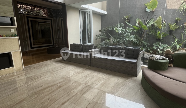 Dijual cepat rumah mewah semi furnish 2,5 lantai banyak open sapce lokasi strategis cluster tiara pondok hijau golf summarecon gading serpong 2