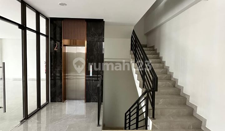 For rent Maggiore business loft office building in Gading Serpong near BSD and Maggiore culinary center.