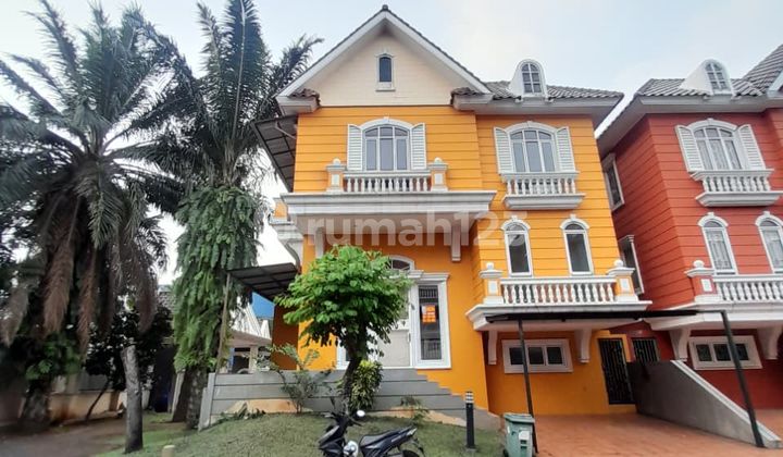 For rent: 3-story hook house in Omaha cluster, near St. John's School and Gading Serpong culinary center, in neat condition, ready to occupy and well-maintained.