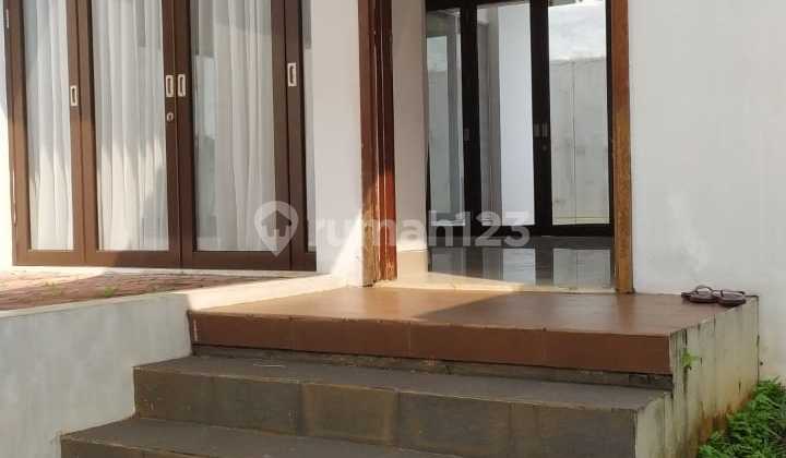 Dijual cepat rumah cluster heliconia de park bsd city rapi terawat hadap utara 