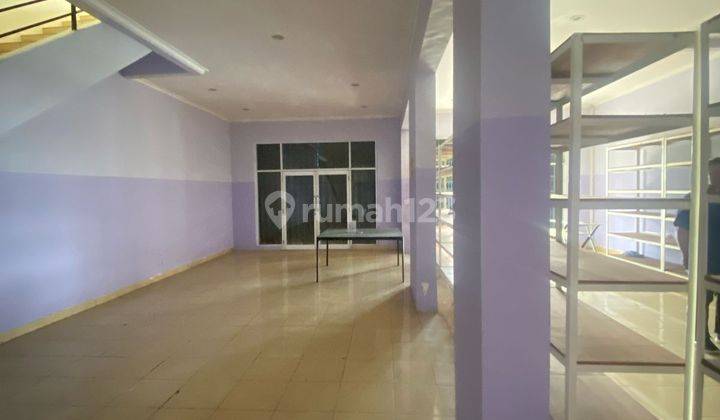 disewakan unit jarang ada 3 ruko gandeng 3 lantai ruko bolsena sudah ada lift barang rapi udah dijebol  1