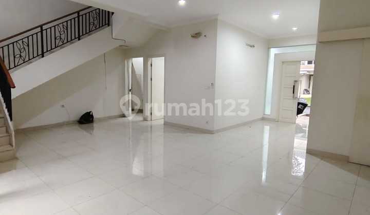 For rent fast 2-story house in Goldfinch cluster, The Spring Summarecon Gading Serpong, condition well-maintained ready to occupy.