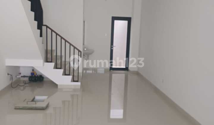 For rent: Enchante 3-story shop house in BSD City, strategic location near IPEKA school, suitable for cafe or office, brand new and still in pristine condition.