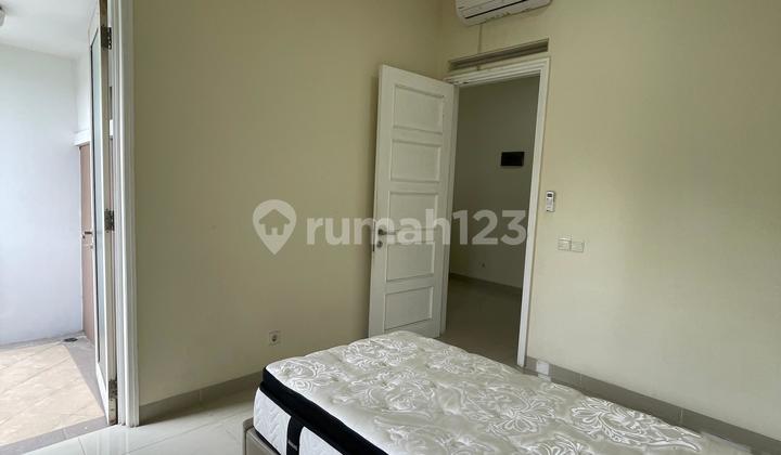 For immediate rent, a neat and well-maintained semi-furnished house in Ruby Cluster, Pondok Hijau Golf, with a strategic location in Gading Serpong. 2